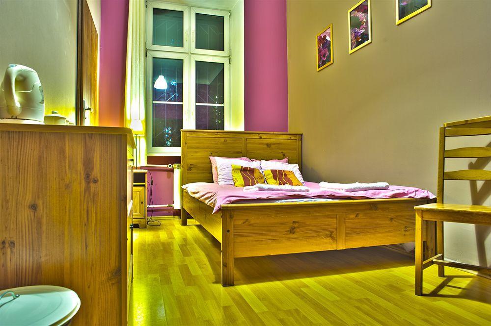 Nathan'S Villa Hostel วอร์ซอ ภายนอก รูปภาพ