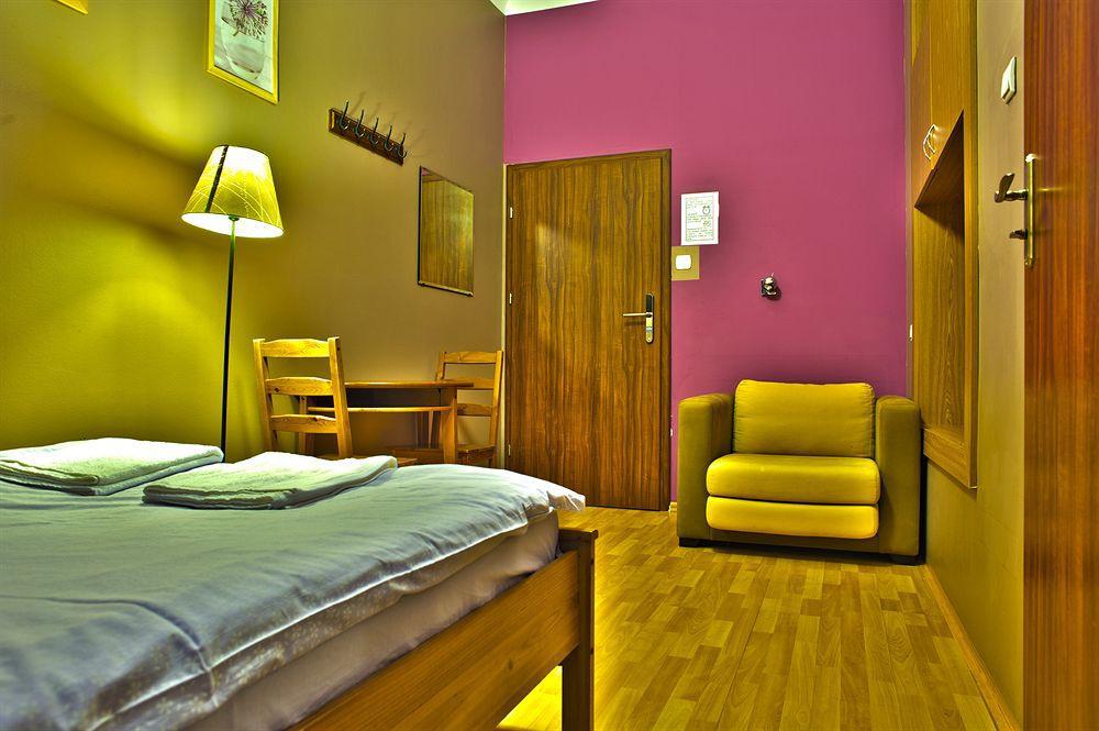 Nathan'S Villa Hostel วอร์ซอ ภายนอก รูปภาพ